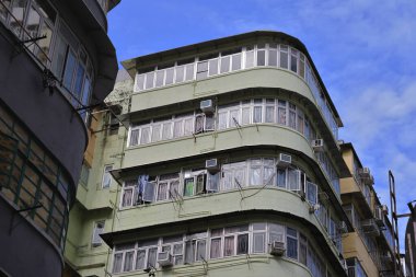 15 Ağustos 2021 Hong Kong eski apartman binaları veya Tong lau panel bloklarıdır.