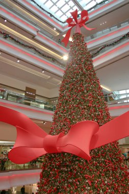 Festival Yürüyüşü 'ndeki büyük Noel ağacı, hk 29 Aralık 2004