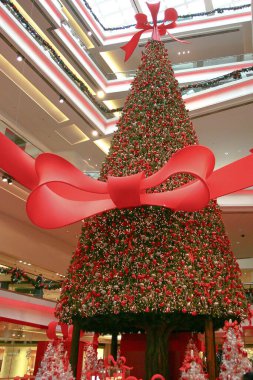 Festival Yürüyüşü 'ndeki büyük Noel ağacı, hk 29 Aralık 2004