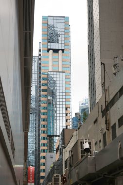 7 Ağustos 2021 Yeni ofis binası ve Causeway Körfezi 'ndeki eski apartman