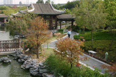27 Aralık 2004 Lingnan Garden 'daki gölet, kowloon Hong Kong