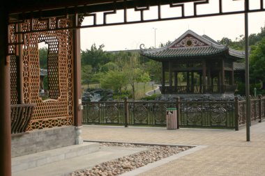 27 Aralık 2004 Lingnan Garden 'daki gölet, kowloon Hong Kong