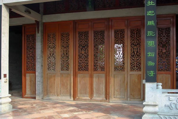2004年12月27日中国古典园林 中国古典住宅木窗 — 图库照片