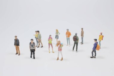 Beyaz tahtanın üzerindeki küçük figürün eğlencesi.