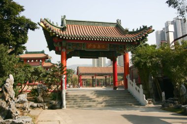  Taoist Tapınağı Ching Chung Koon güneş ışığında, Tuen Mun, Hong Kong, 12 Aralık 2004
