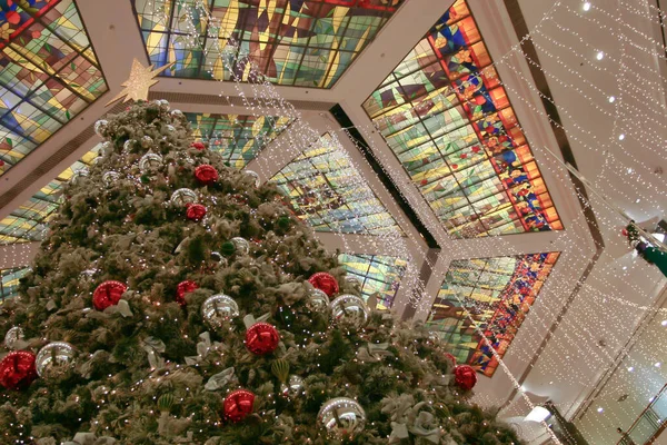 Arbre Noël Géant Avec Plafond Dans Centre Commercial Hong Kong — Photo