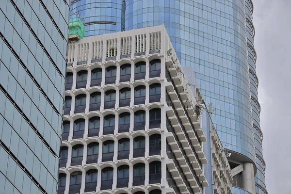 Niski Kąt Widzenia Nowoczesnych Fasad Budynków Sie 2021 Hong Kong — Zdjęcie stockowe