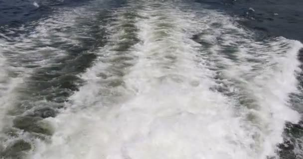 Trilha Barco Água Mar Movendo Espuma Branca — Vídeo de Stock
