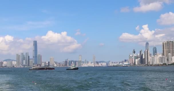 Вид Солнечных Зданий Виктории Харбур Воды Перемещение Лодке Гонконг Августа — стоковое видео