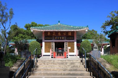  Yeşil ve mavi gökyüzü ile Kwan Kung Pavyonu, Cheung Chau, 20 Ağustos 2021