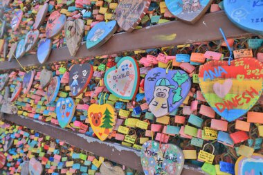 Cheung Chau 'daki aşk mesajları duvarı, Hog Kong, 20 Ağustos 2021 