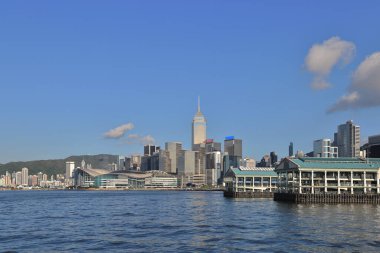 20 Ağustos 2021 Merkez, Hong Kong Viktorya Limanı boyunca Skyline