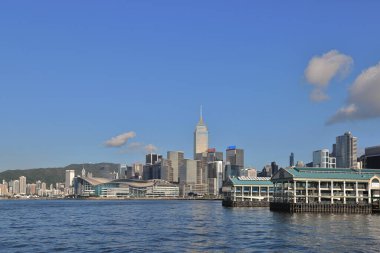 20 Ağustos 2021 Merkez, Hong Kong Viktorya Limanı boyunca Skyline