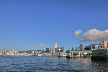 20 Ağustos 2021 Merkez, Hong Kong Viktorya Limanı boyunca Skyline