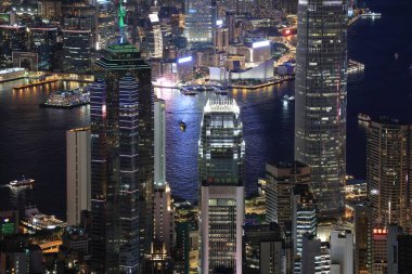 4 Eylül 2021 Geceleri Modern ofis binaları, Hong Kong