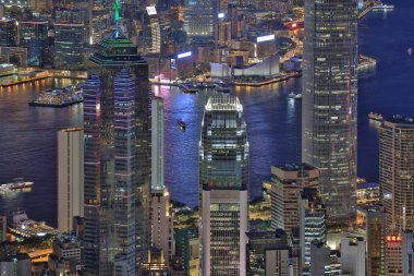 4 Eylül 2021 Geceleri Modern ofis binaları, Hong Kong