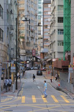 4 Eylül 2021 Sheung Wan Bölgesi, Hong Kong 'da insanlar yürüyor.
