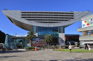 4 Eylül 2021 Hong Kong 'da birçok turistle birlikte Zirve Kulesi