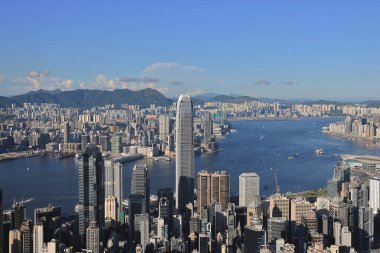 4 Eylül 2021 Hong Kong gökdelenleri ve Victoria Limanı.