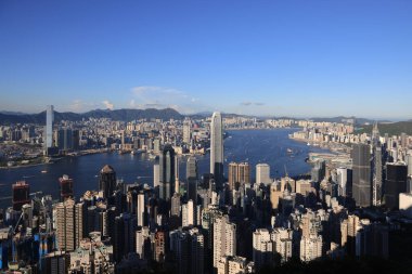 4 Eylül 2021 Hong Kong gökdelenleri ve Victoria Limanı.