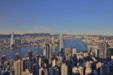 4 Eylül 2021. Gün batımı Hong Kong, Çin 'deki Victoria Körfezi üzerinde.