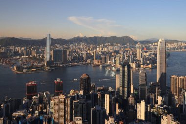 4 Eylül 2021 Hong Kong gökdelenleri ve Victoria Limanı.