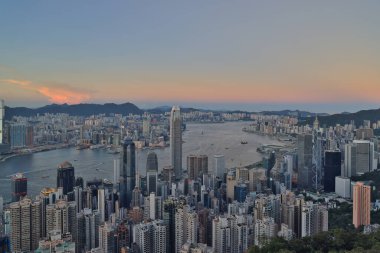 Victoria Peak, Hong Kong 'dan bir gece görüşü 4 Eylül 2021