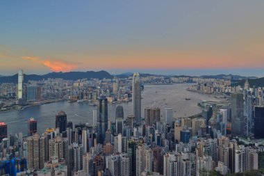 Victoria Peak, Hong Kong 'dan bir gece görüşü 4 Eylül 2021