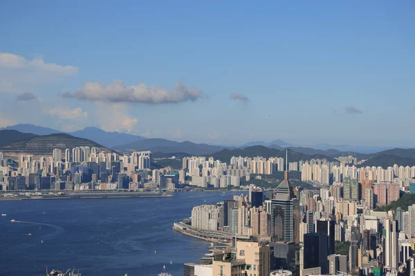 2021年9月4日由香港山顶俯瞰维多利亚港 — 图库照片