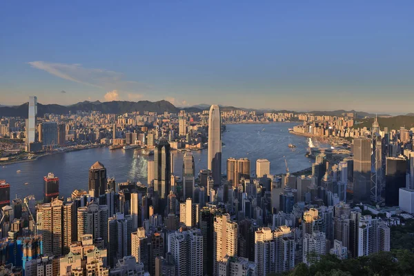 4 Eylül 2021, Hong Kong 'un tepeden gün batımı manzarası.