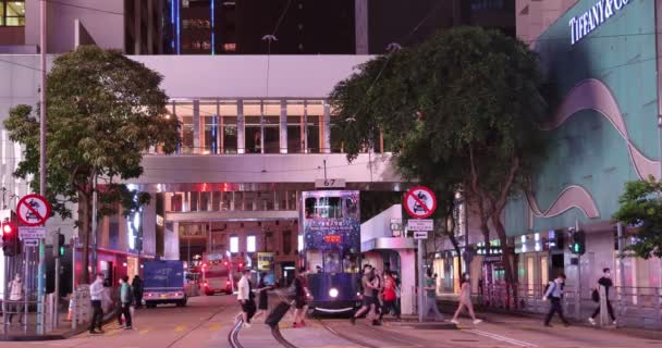 Personas Cruzando Carretera Tranvía Des Voeux Road Central Hong Kong — Vídeos de Stock