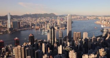 Güneş Işığında Hong Kong şehrinin silueti, 4 Eylül 2021 