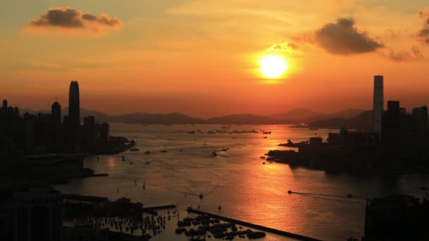 Fahrende Boote Victoria Harbor Beleuchtet Mit Orangefarbenem Sonnenuntergang — Stockvideo