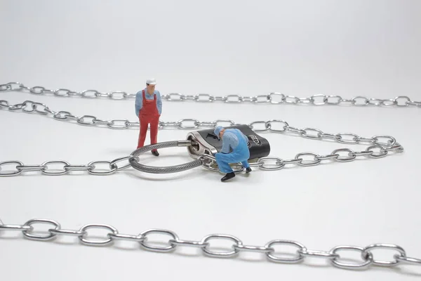 Mini Workers Figures Repairing Large Chain Locker — Stock Photo, Image