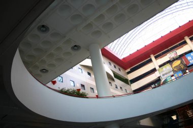 30 Ekim 2004 HKust bir kamu araştırma ve öğretim üniversitesidir.