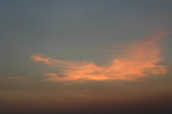 夕日や空のカラフルな雲 — ストック写真