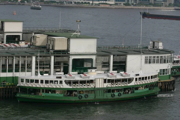 Juli 2004 Star Ferry Maakt Een Oversteek Victoria Harbor — Stockfoto