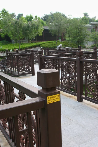 Pont Sculpté Dans Style Chinois Sur Rivière Lingnan Garden — Photo