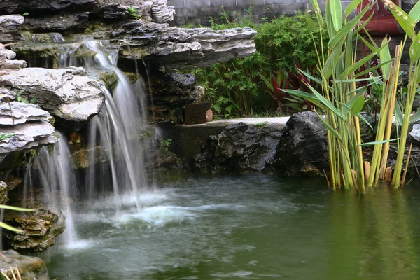 Cascada Vegetación Del Jardín Chino Lingnan — Foto de Stock