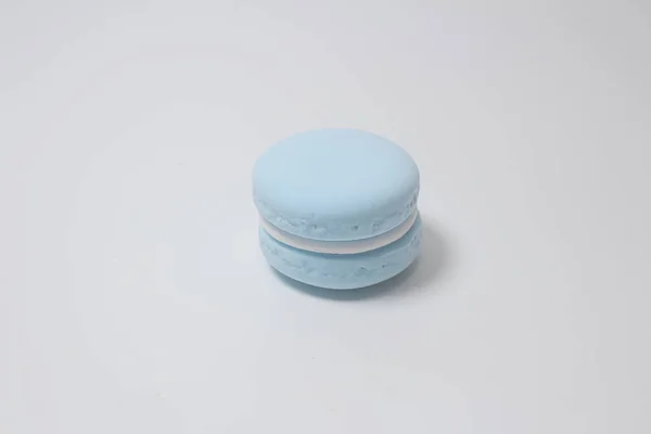 Zoete Frambozen Macarons Geïsoleerd Witte Achtergrond — Stockfoto