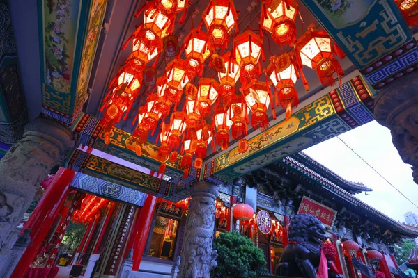 Lanternes Chinoises Rouges Dans Couloir Côté Autel Principal Temple Wong — Photo