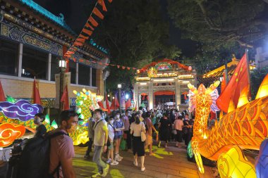 18 Eylül 2021 Ana Kapıdan sonra sonbahar festivali feneri Wong Tai Sin Tapınağı