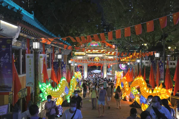 2021年9月18日メインゲート後の中秋節の提灯 ウォンタイシン寺 — ストック写真