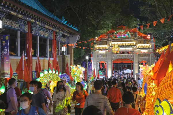 2021年9月18日メインゲート後の中秋節の提灯 ウォンタイシン寺 — ストック写真