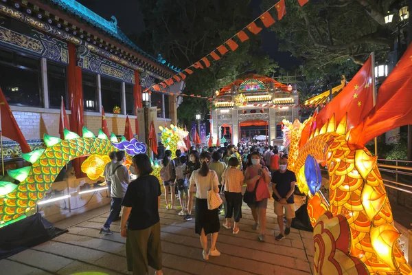 2021年9月18日メインゲート後の中秋節の提灯 ウォンタイシン寺 — ストック写真