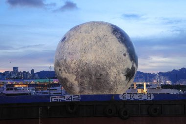 Büyük parlayan ay üssü, Kwun Tong tayfun sığınağı, 21 Eylül 2021  