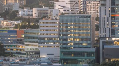 Hong Kong Şehir Üniversitesi 'nde akşam kampüsü sahnesi