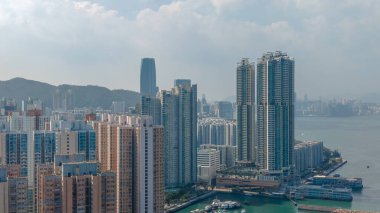 Şen şakrak Shau Kei Wan bölgesinde yaşayan bir şehir.