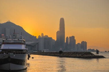 Causeway Bay Tayfun Sığınağı ve Skyline Şehri