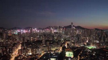 Modern Hong Kong Şehir Bölgelerini Bağlayan Tren, 3 Ekim 2025